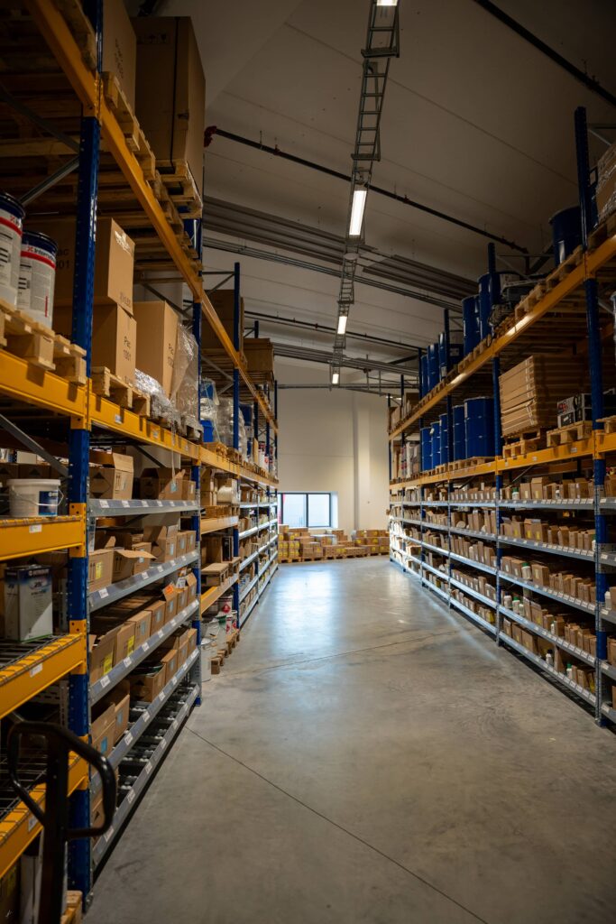 Stort lager og eget varehus for spraylakk i alle varianter.