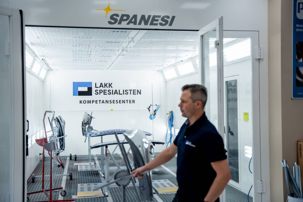 Lakkspesialisten er eksperter på sprayllakk og har eget kompetansesenter for de som ønsker lære mer.